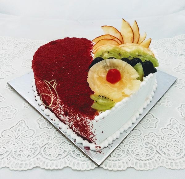 1Kg Heartshape Red Velvet & Fruit Cake