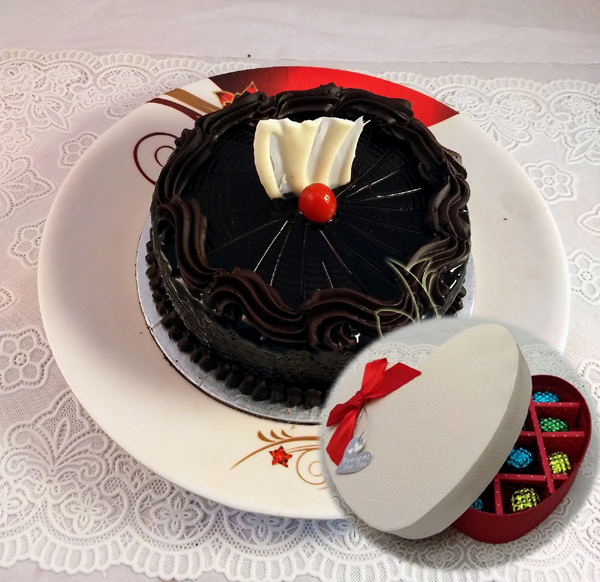 Chocolate Truffle Cake & Hand Made Chocolate Box (Only For Delhi)