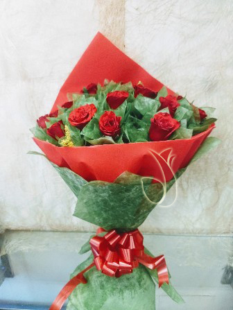 Bunch of 25 Red Roses in Red & Green Paper Packing