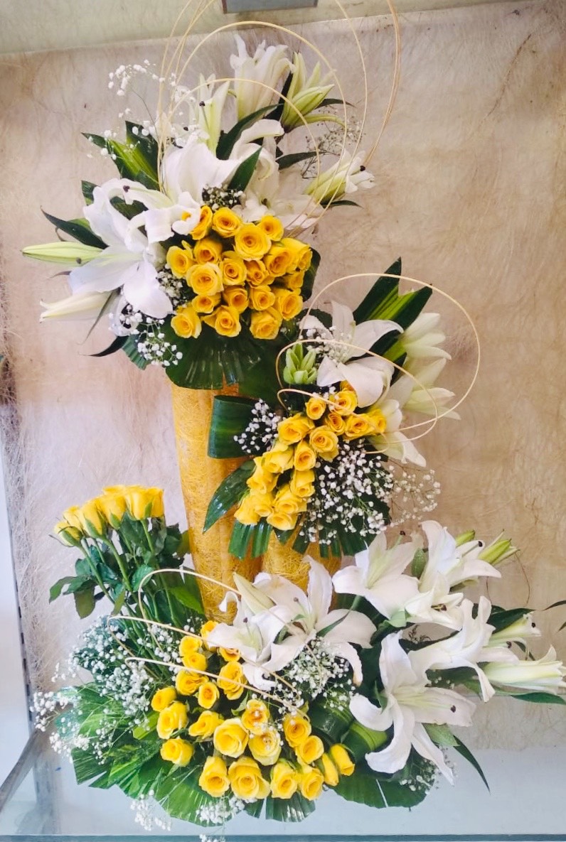 Big Arrangement of 100 Yellow Roses & 10 White Lilys with Some Drysticks
